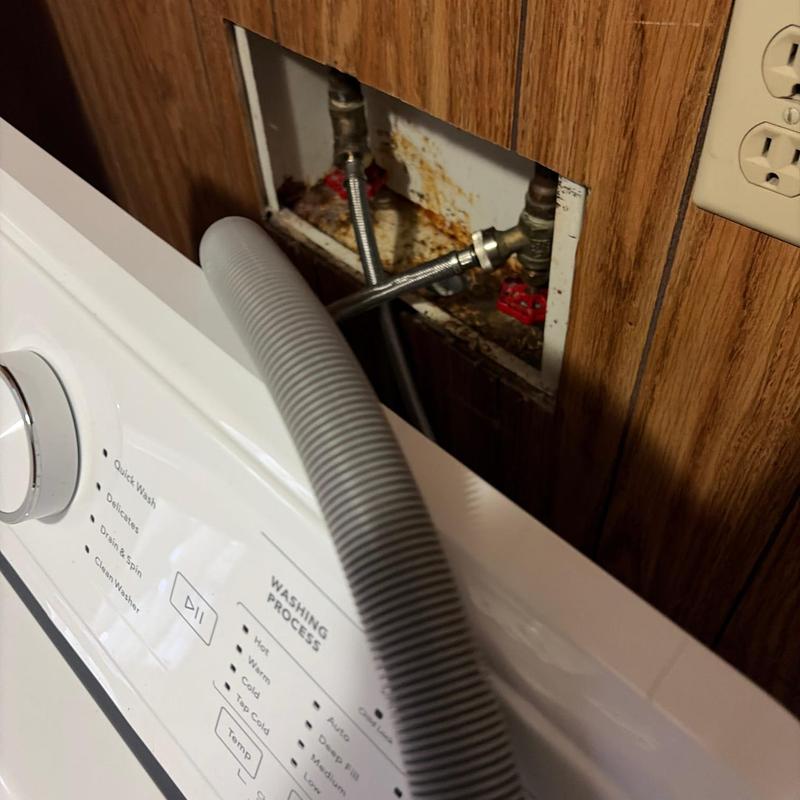 Washing machine water supply valve and hose connection