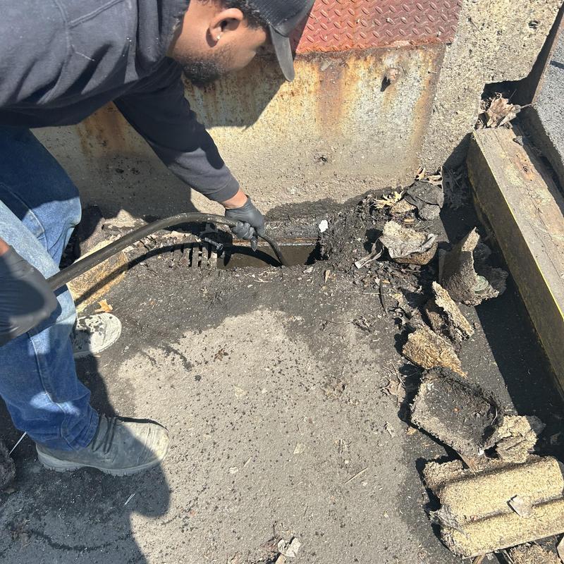 Drain cleanout jetting service with hose insertion Drain cleanout jetting service with hose insertion