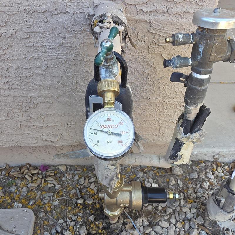 Pressure reducing valve with pressure gauge at outdoor pipe