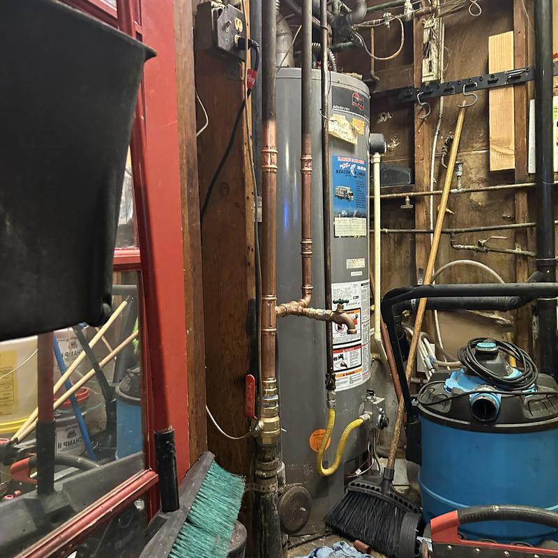 Water heater with copper piping and shutoff valve replacement Water heater with copper piping and shutoff valve replacement