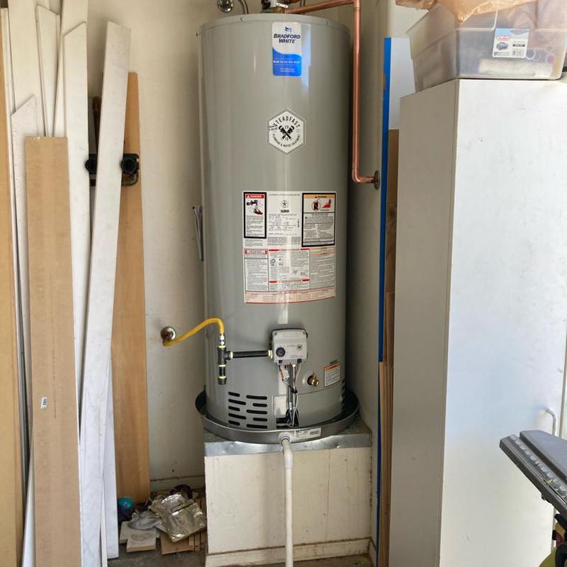 Bradford White 50 gal gas water heater with fittings