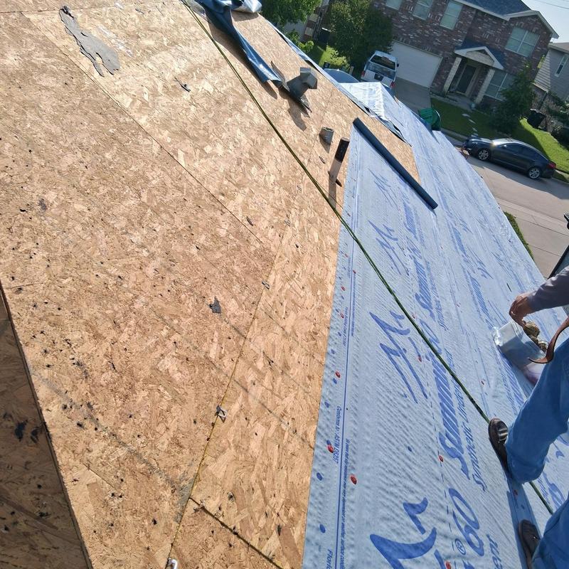 Roof decking installation with underlayment in Fort Worth
