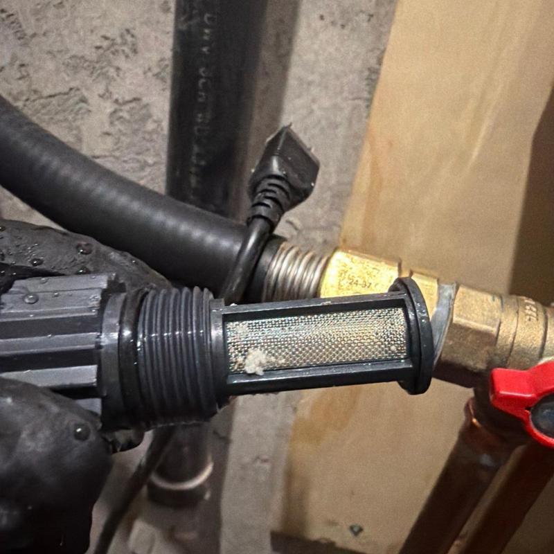 Heat exchanger screen filter with debris buildup