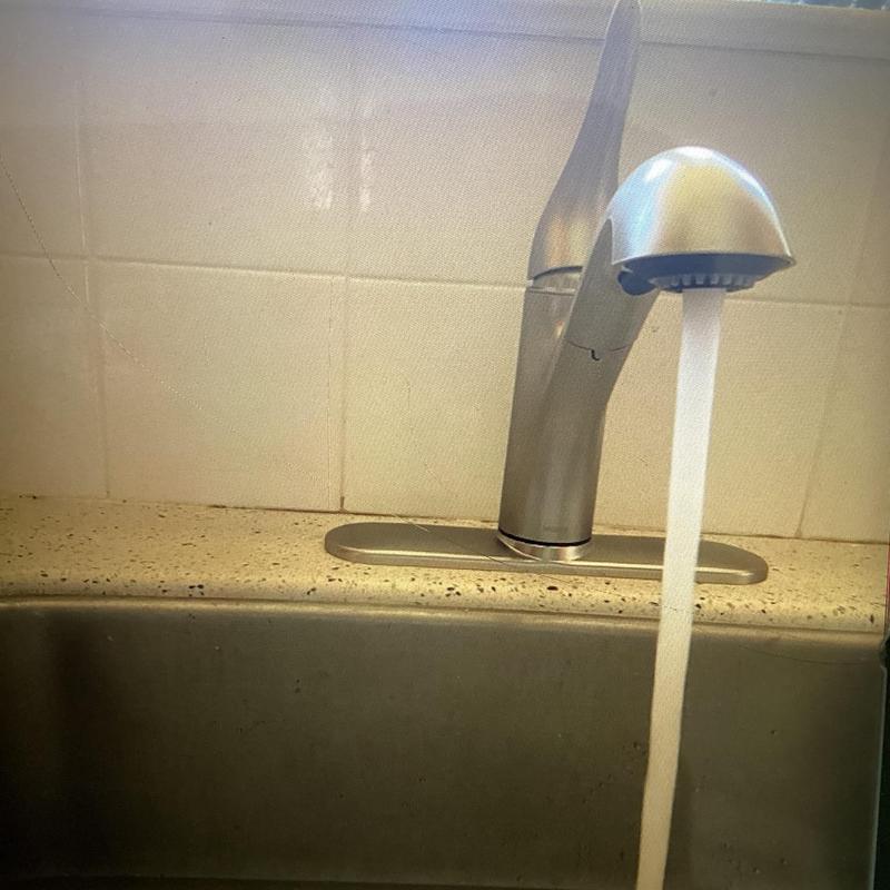 Kitchen sink faucet with running water flow