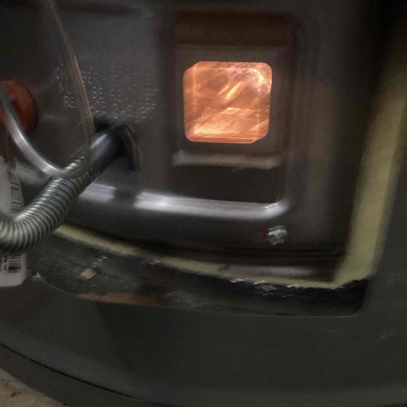 Water heater burner chamber with active flame light