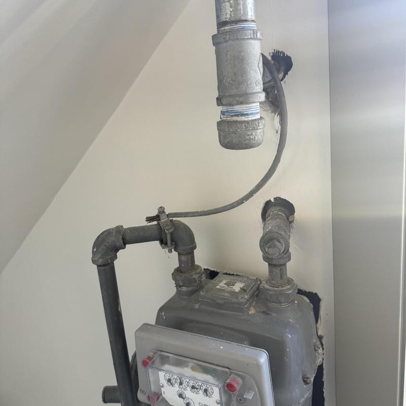 Gas earthquake shutoff valve with galvanized piping