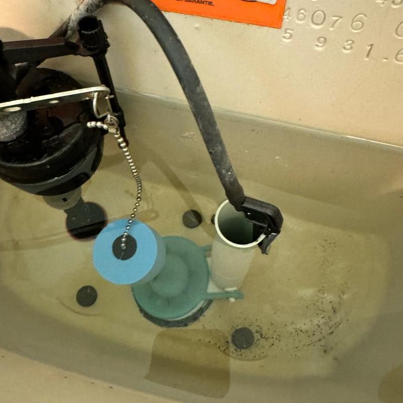 Toilet flush valve and fill valve assembly inside tank Toilet flush valve and fill valve assembly inside tank