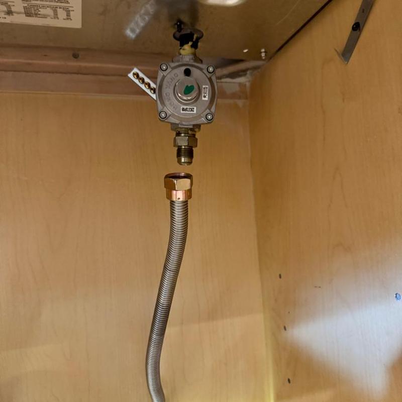 Gas control valve and flexible hose installation under cooktop