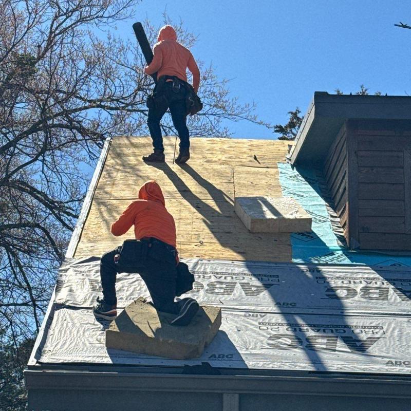 Roof sheathing installation with safety blocks