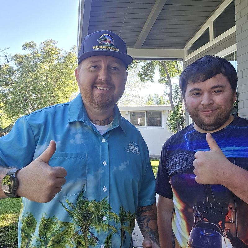 Disposal impeller debris removal with thumbs up