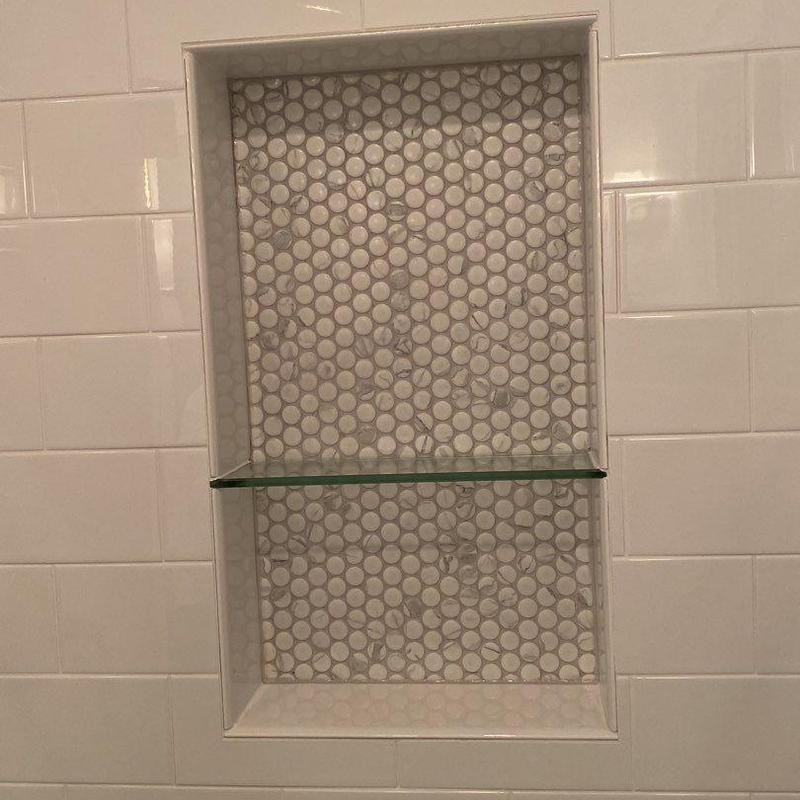Shower niche with glass shelf and circular tile