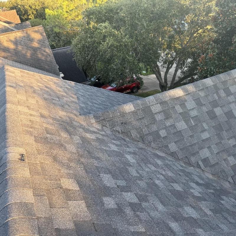Architectural shingle roof with ridge vents in Pearland