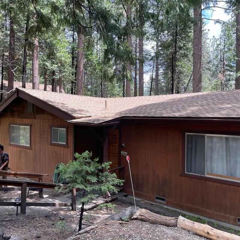 Gaf lifetime asphalt roof on cabin in forest