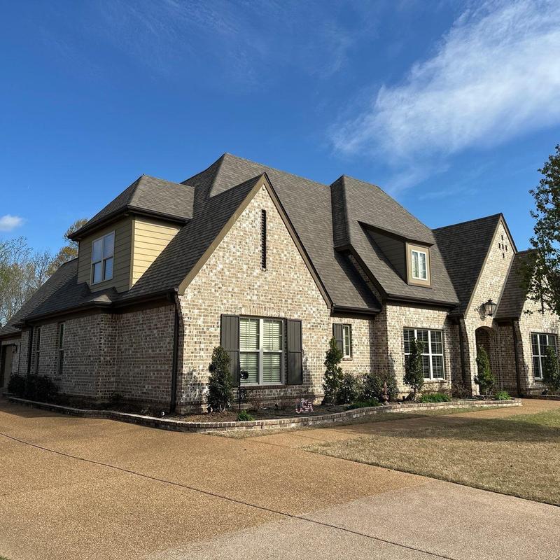 Owens Corning Oakridge asphalt shingle roof installation