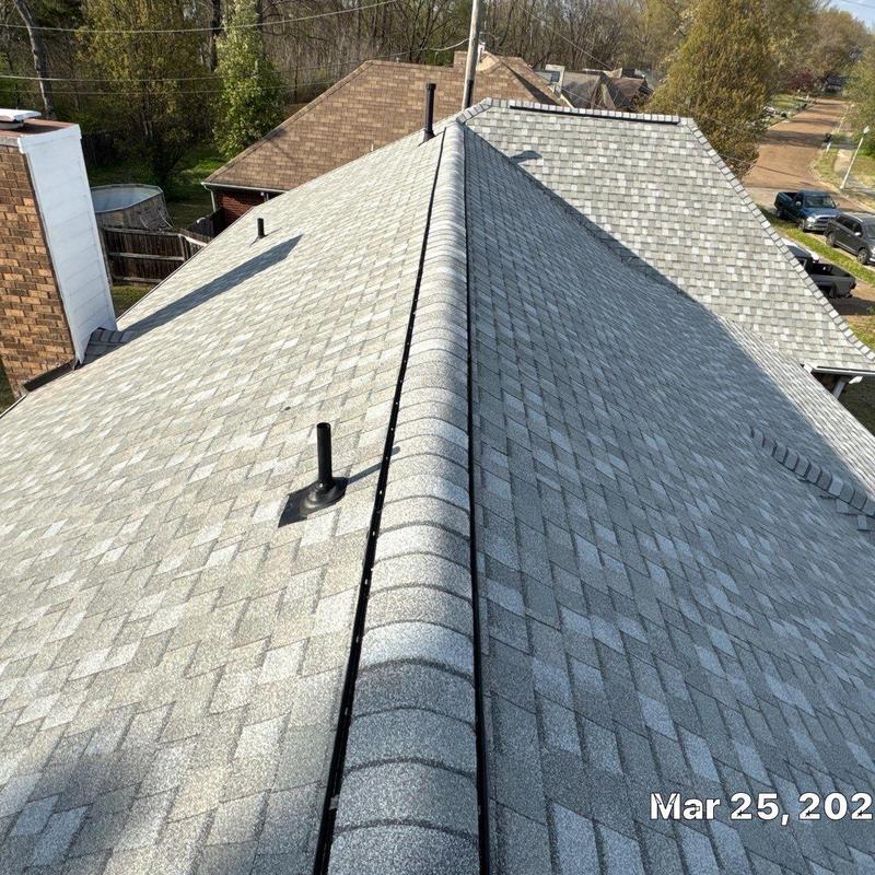 Certainteed Landmark asphalt shingle roof with ridge cap