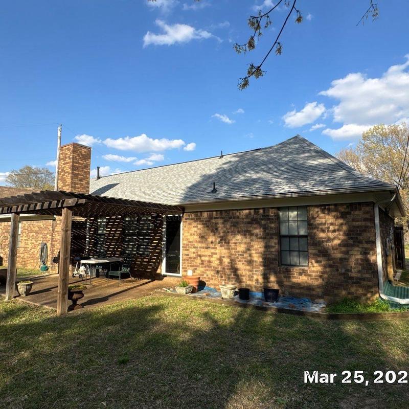 CertainTeed Landmark asphalt shingle roof on brick home
