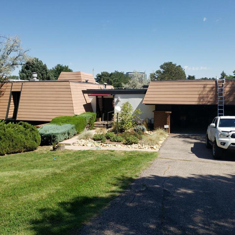 Flat tar and gravel roof with inspection ladder