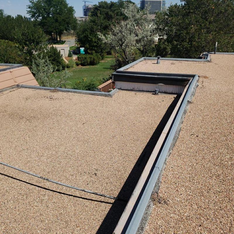 Tar and gravel flat roof with metal edging and drains
