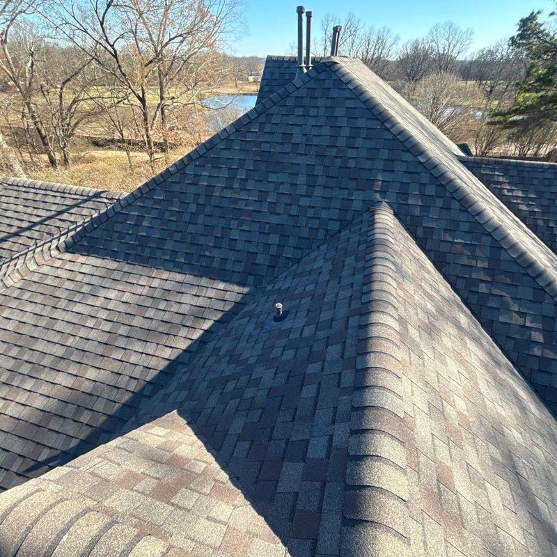 Owens Corning Oakridge shingle roof with ridge cap