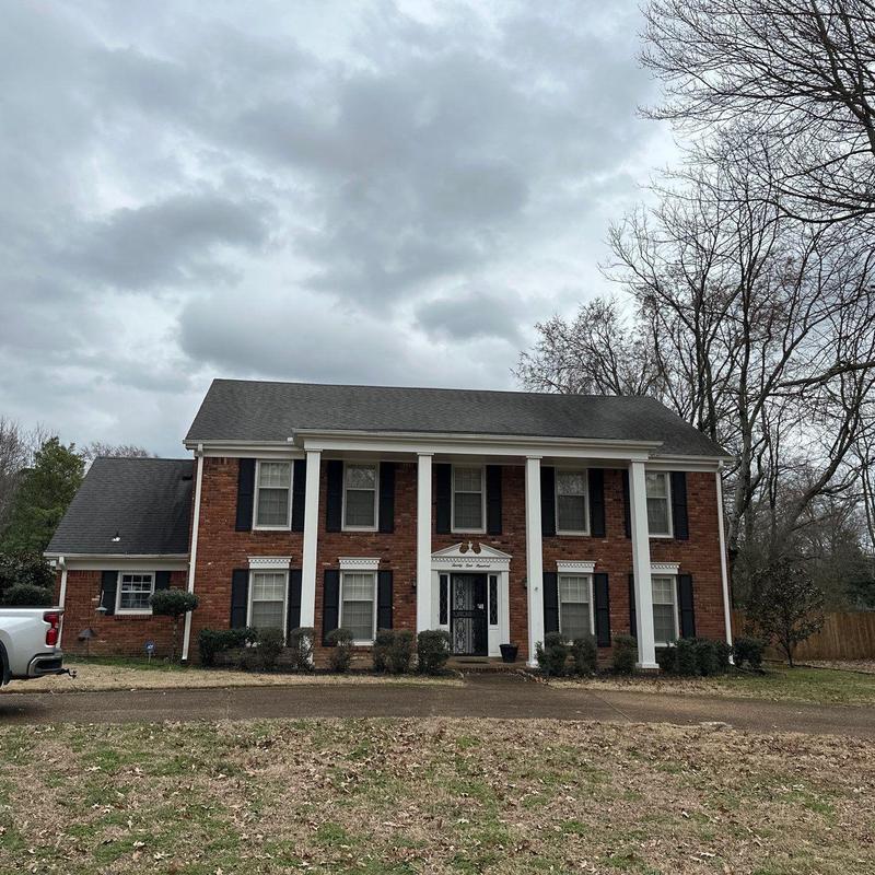 Owens Corning Oakridge shingle roof on brick home