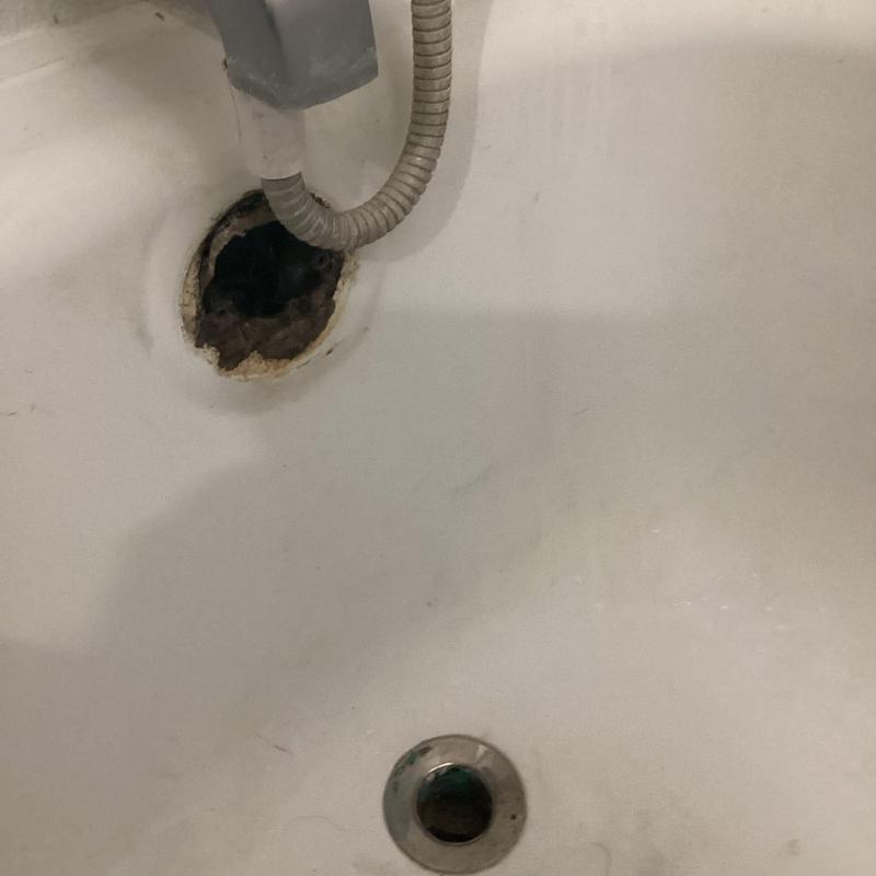 Tub waste and overflow installation with corroded drain hole