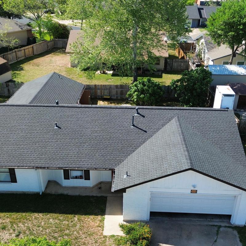 Charcoal GAF 30-year shingle roof on house in Round Rock