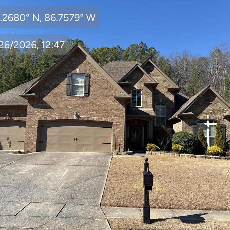 Owen's Corning Oakridge shingles on brick house roof