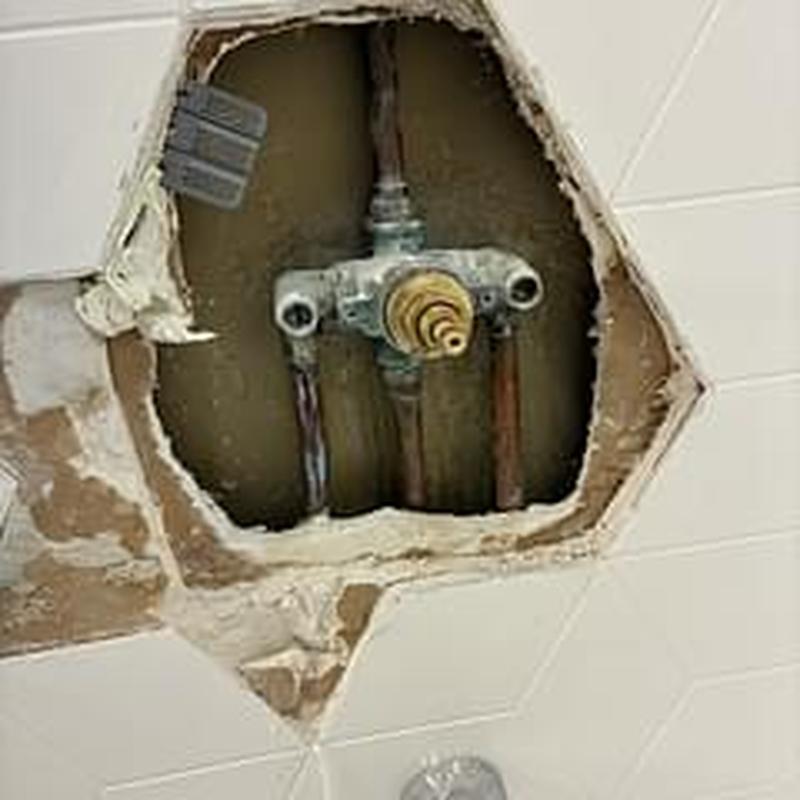 Tubshower faucet valve with wall access hole