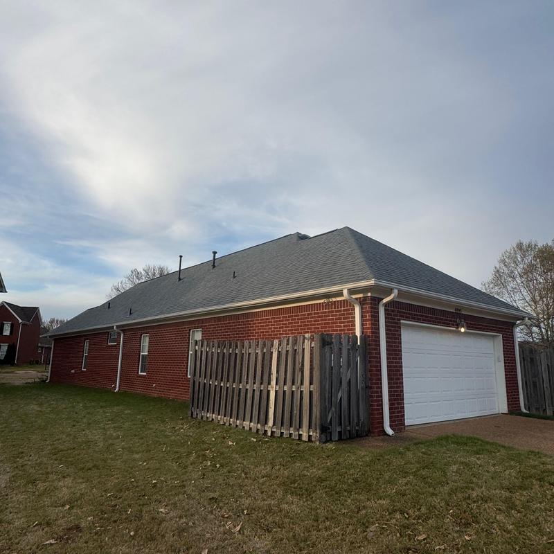 Owens Corning Oakridge Estate Gray roof shingles installation