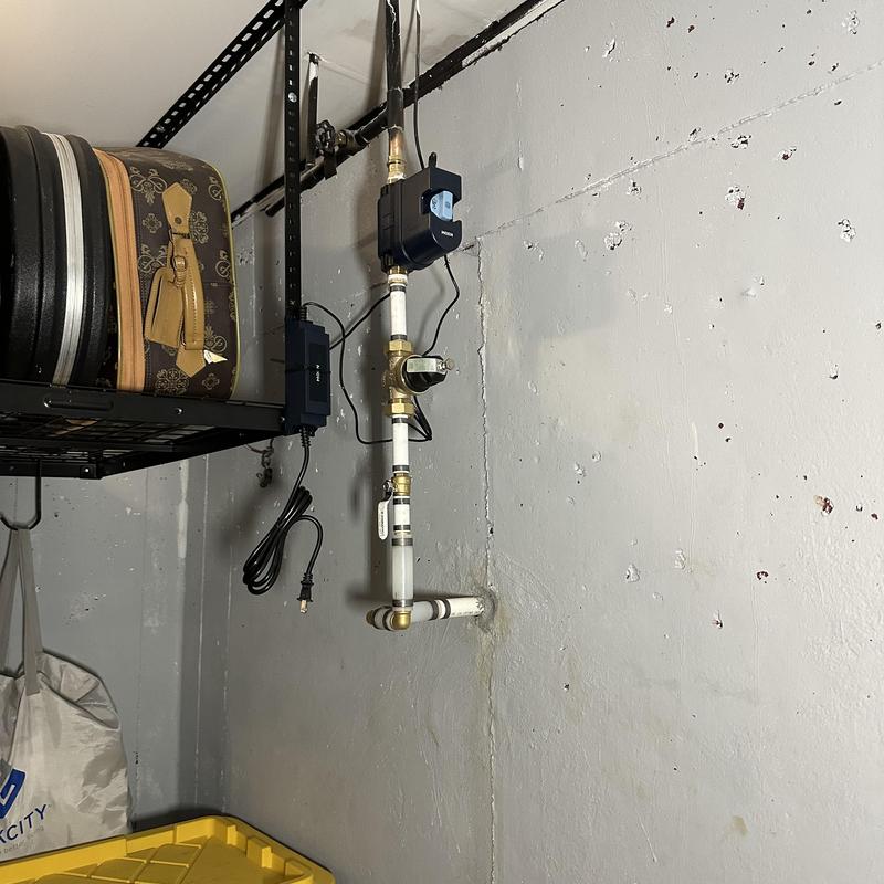 Pressure regulator and electronic shutoff installation on pipe