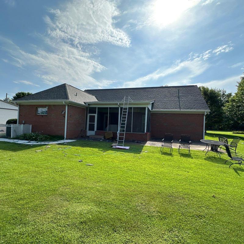 Owens Corning Oakridge asphalt roof with ladder access
