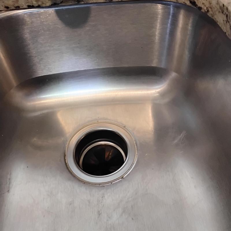 Kitchen sink basket strainer installed with no leaks