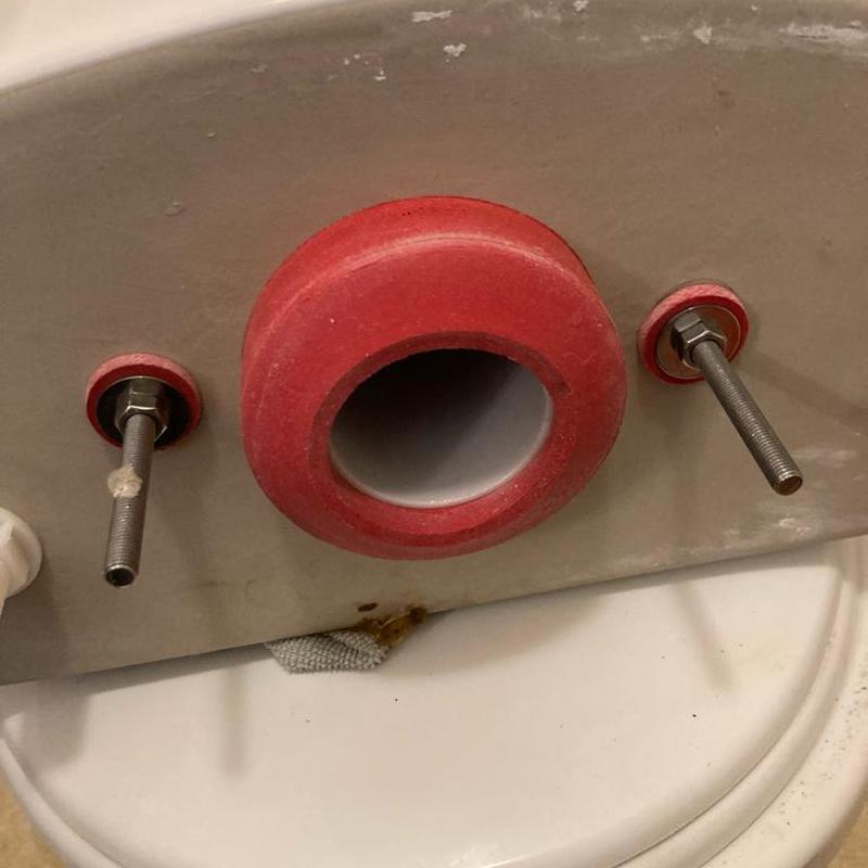 Toilet tank to bowl seal with bolts and gasket