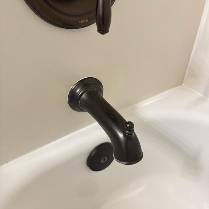 Tub spout with diverter knob in bathroom tub