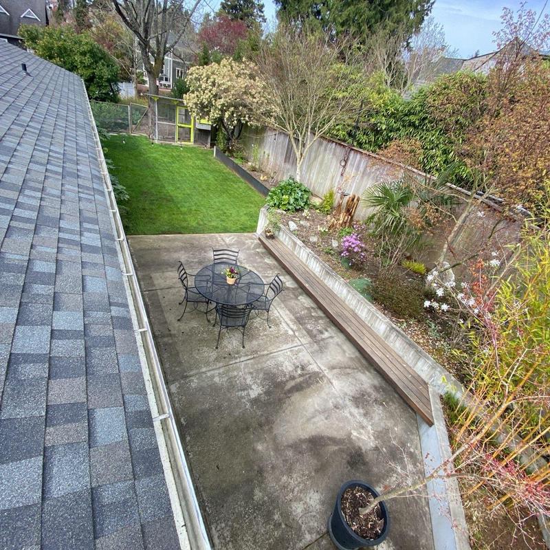 Roof shingles and gutters with cleaning and moss prevention