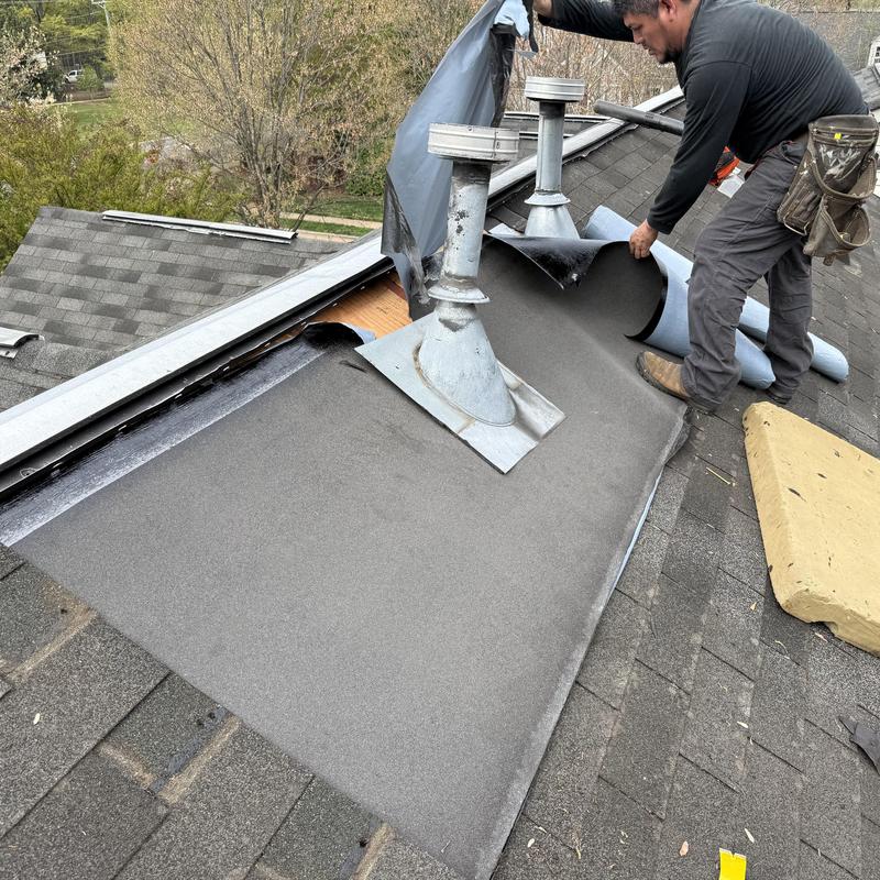 Roof ridge vent underlayment installation