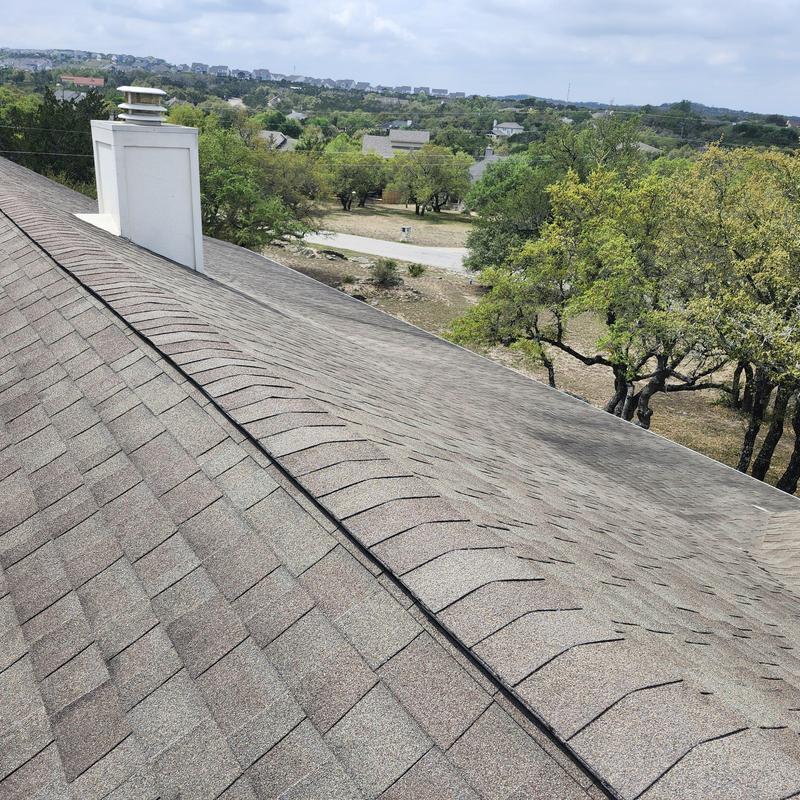 30-year asphalt shingle roof with granular loss and brittleness