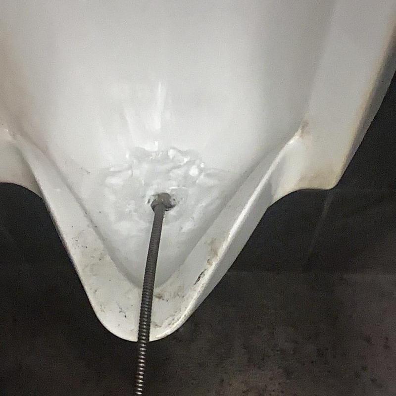 Urinal drain line installation with flexible hose connection