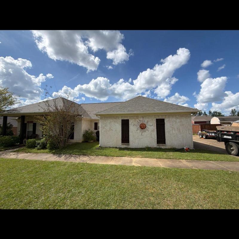 Architect shingle roof on single-story house