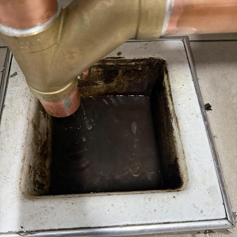 Commercial floor drain with slow water drainage