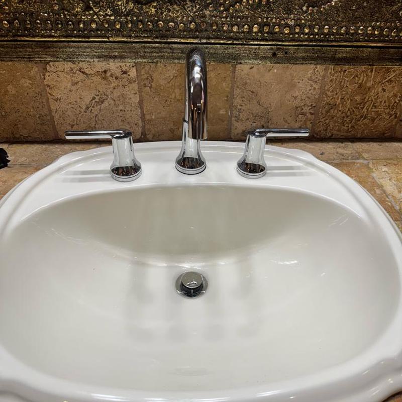 Bathroom widespread faucet with drain assembly installed