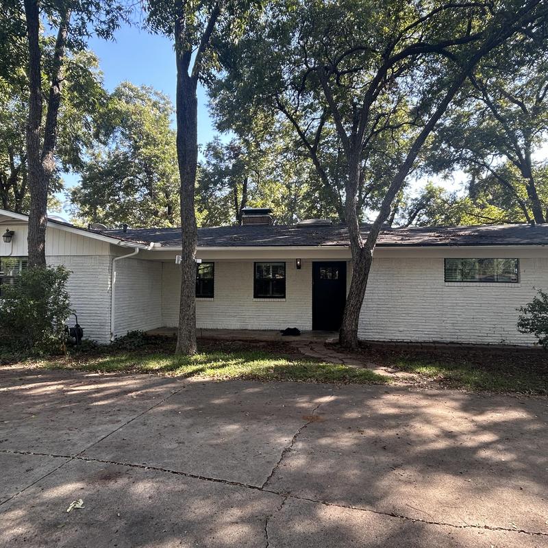 Roof shingles with leaf buildup on suburban home