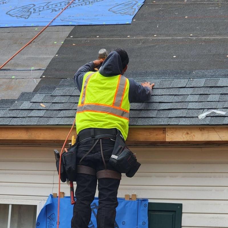 OC Corning Onyx Black shingles installation on roof