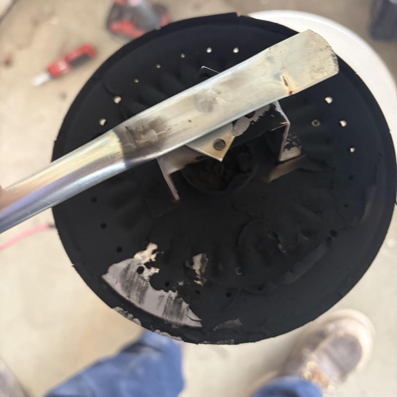 Gas water heater burner chamber cleaning and inspection Gas water heater burner chamber cleaning and inspection