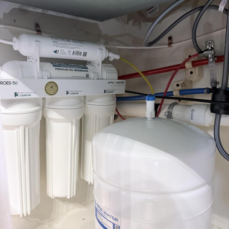 RO water filtration system with pressure tank installed