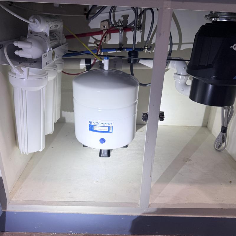 RO system tank and filter installation under sink