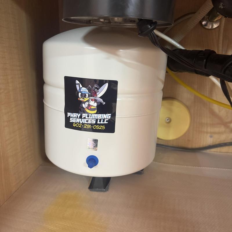 RO system storage tank under sink in cabinet RO system storage tank under sink in cabinet