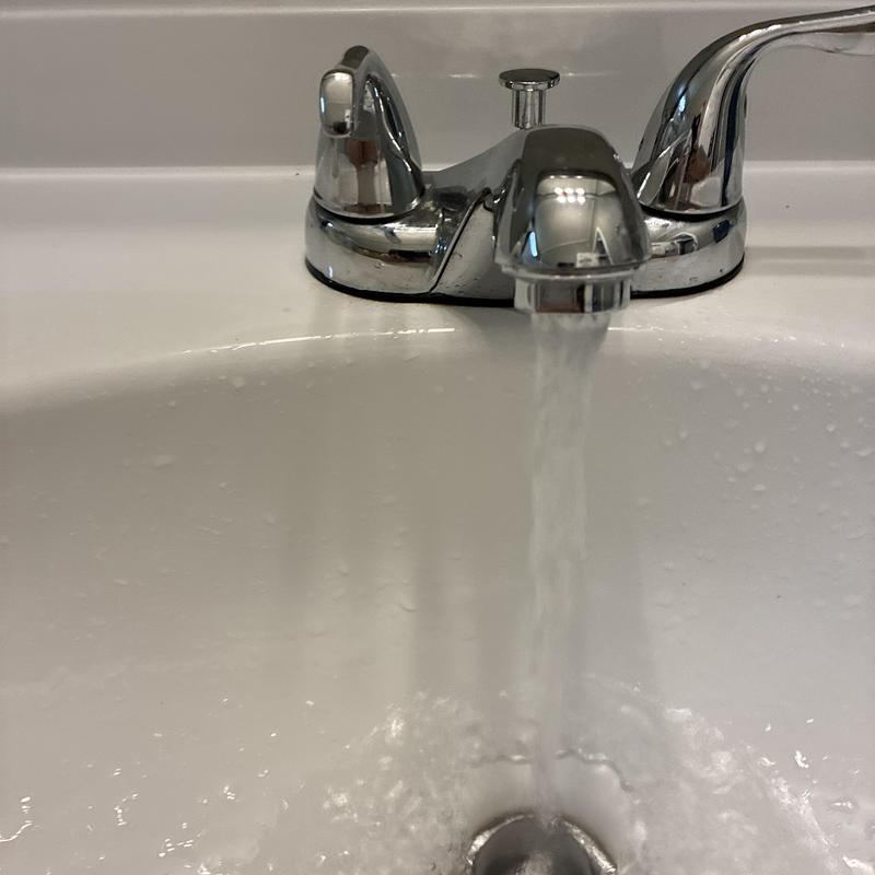 Bathroom faucet with strong water flow running