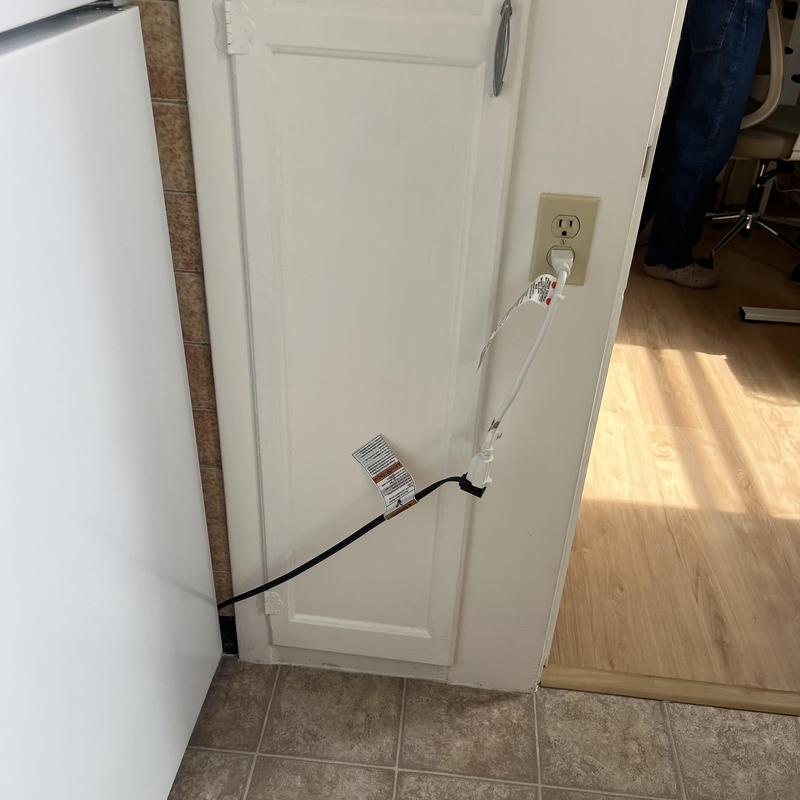 Kitchen refrigerator electrical outlet with extension cords