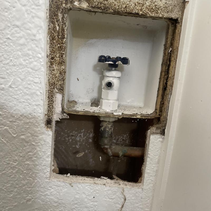Icemaker shut off valve with copper piping in wall